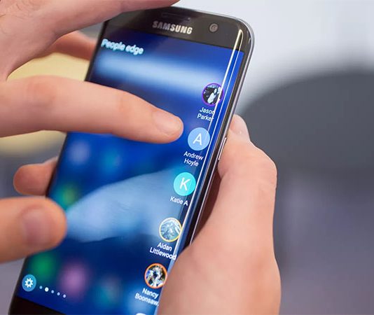 Estaban vendiendo los secretos de las pantallas curvas de Samsung a los chinos.