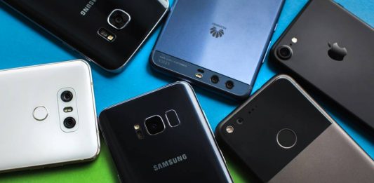 Caen 6% envíos globales de smartphones en el 2T2026 por alza en costos de memoria