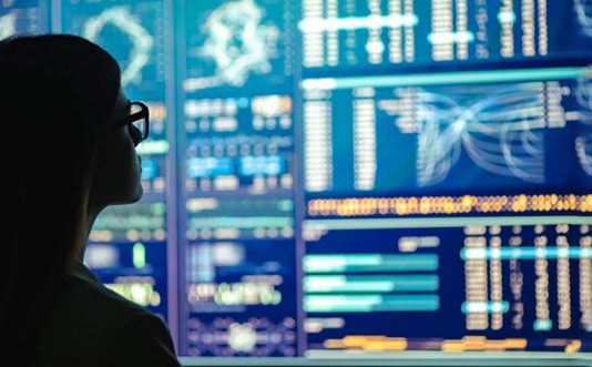 Programa Codear Futura: lanzan un programa de becas para mujeres en tech