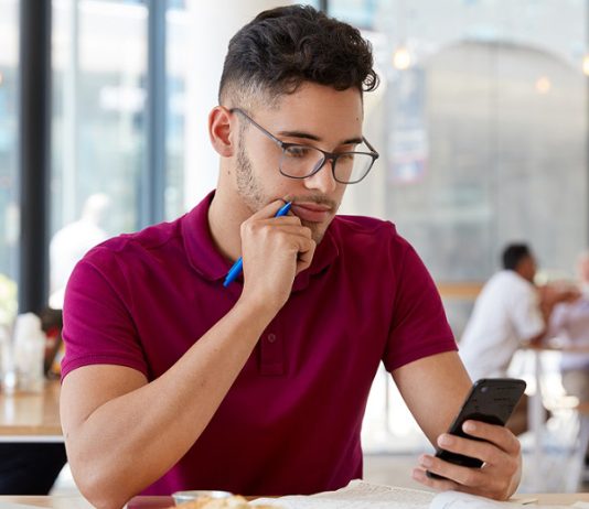 Continúa el engaño del turno de las vacunas para robar cuentas de WhatsApp