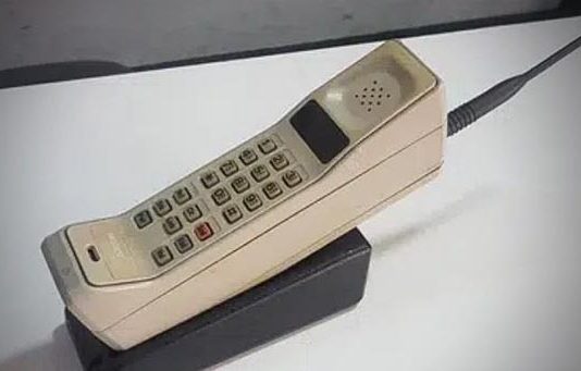 Hace 40 años salió a la venta el primer teléfono móvil, inicio de una nueva era
