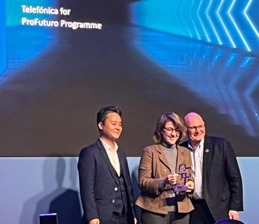 ProFuturo gana premio GLOMO 2023 por su contribución a reducir la brecha educativa