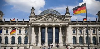 Alemania estudia prohibir el chatGPT mientras Gates dice que la «pausa» de la IA no funcionará