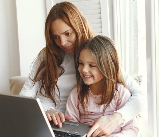 La familia latinoamericana se muda a la red: 99% se conecta de forma digital