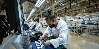 Lenovo entrega 1 millón de estaciones de trabajo y servidores desde sus instalaciones en Europa