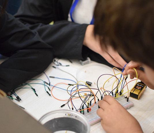 Estudiantes de Fe y Alegría logran segundo lugar en competencia regional de robótica