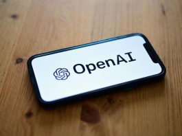 OpenAI prepara el lanzamiento de su primer smartphone para 2028