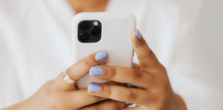 Mujeres latinoamericanas toman el control de su seguridad digital: Preocupación y acción en cifras