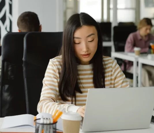 Cómo Kyndryl quiere transformar la gestión del puesto de trabajo digital