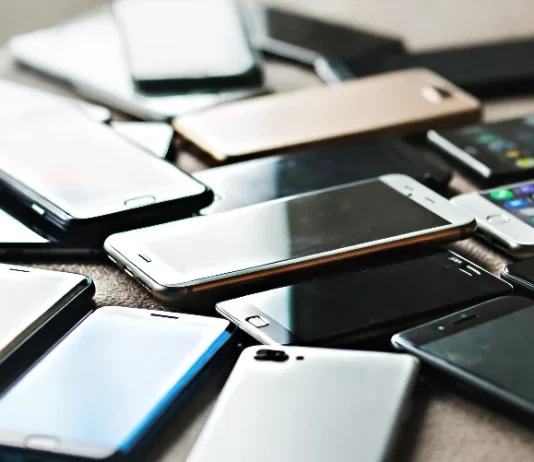 El mercado mundial de teléfonos inteligentes creció 4% en el 4T2025