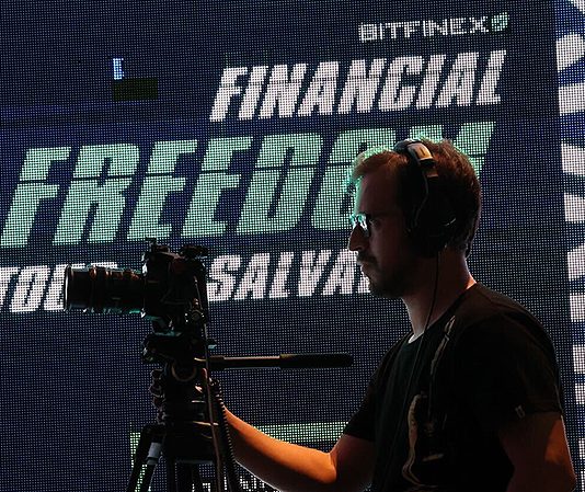 Bitfinex estrena documental para celebrar la trayectoria de Bitcoin en El Salvador