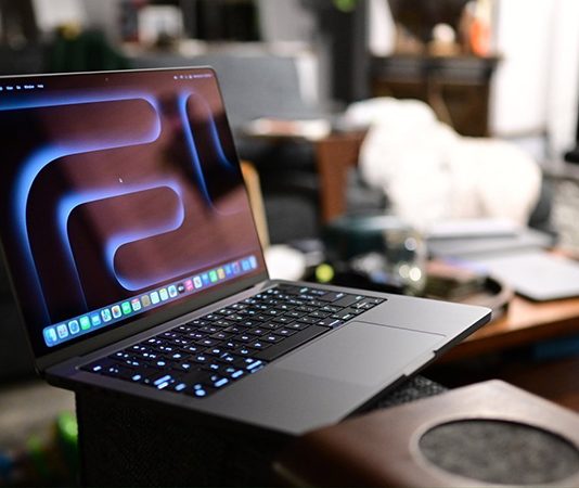 Apple presenta los nuevos MacBook Pro M5 Pro y Max con un enfoque en la IA