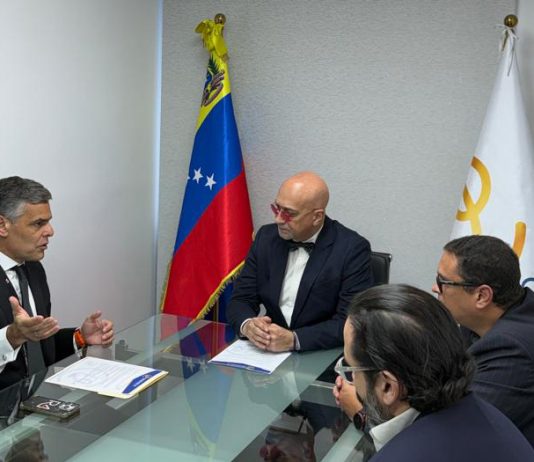 R4 consolida alianza estratégica con CAVECOM-e para impulsar el «Kit Digital Venezuela»