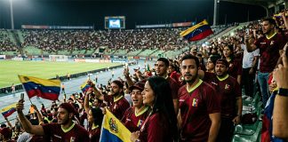 Los peligros detrás del trend de IA que ubica a los aficionados en los estadios