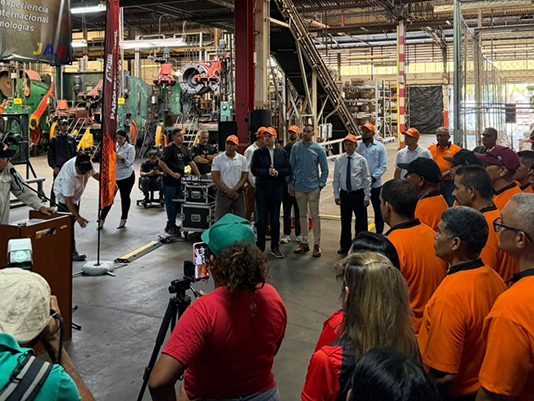 “Parque Industrial Caucho” inicia producción de cauchos para motocicletas en Venezuela