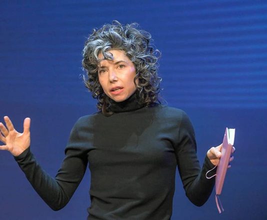 «Los asistentes virtuales no son amigos», destaca la presidenta de Signal