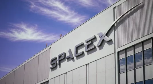 SpaceX avanza en la integración de capacidades de IA con la compra de Cursor, impulsora del “vibe coding”