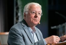 Pionero de la industria de semiconductores analiza las fronteras de la IA y el valor de la conciencia humana