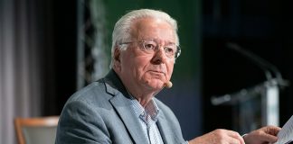 Pionero de la industria de semiconductores analiza las fronteras de la IA y el valor de la conciencia humana